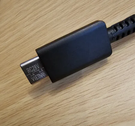 شارژر فندکی سامسونگ مدل EP-L5300XBEGWW به همراه کابل تبدیل USB-C