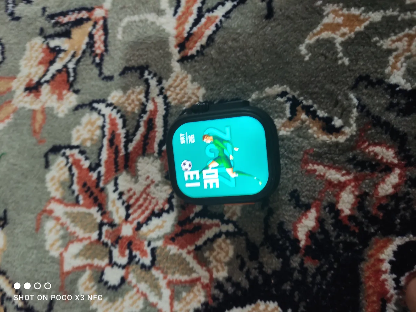 ساعت هوشمند آیکو مدل ULTRA 9 ، دارای قابلیت‌های صفحه نمایش رنگی و لمسی، کنترل موسیقی، قابلیت مکالمه از طریق بلوتوث، پشتیبانی از زبان فارسی ، بند سیلیکون