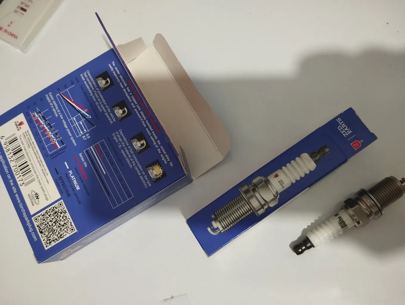 شمع خودرو تورچ مدل تک پلاتین پایه کوتاه کد K6RTC بسته 4 عددی