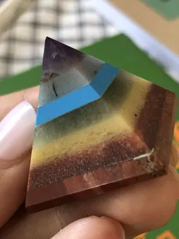 سنگ راف مانا جم مدل هرم هفت‌ چاکرا