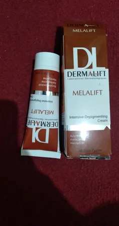 کرم روشن کننده صورت درمالیفت مدل Melalift مناسب انواع پوست حجم 40 میلی لیتر