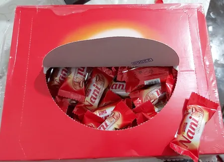 شکلات مغز دار نانی شیرین عسل -800 گرم بسته 100 عددی