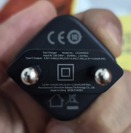 شارژر دیواری 45 وات بیسوس مدل PicoGo 45W