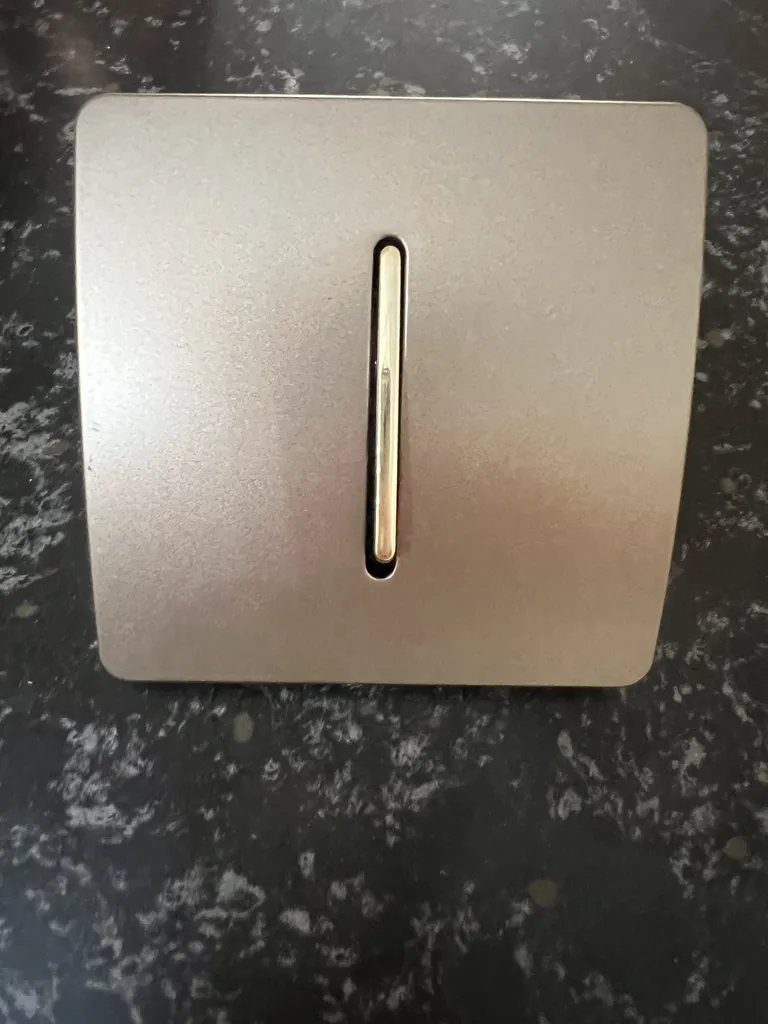 کلید تک پل صنایع آسیا الکتریک مدل کریستال BEI-GLD