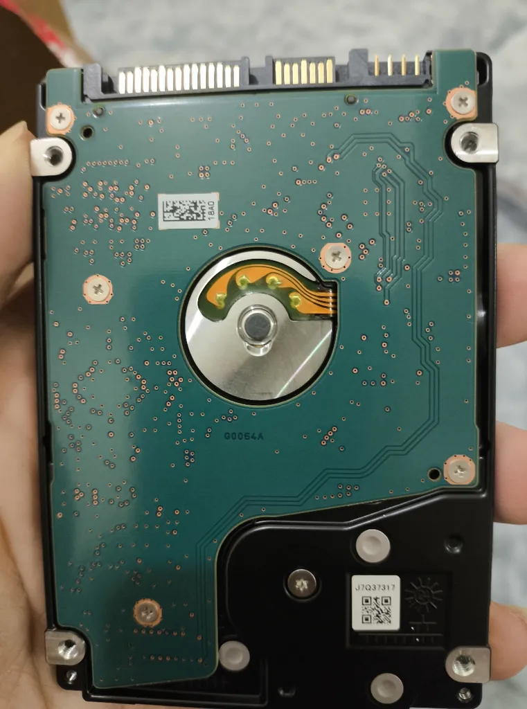 هارد دیسک اینترنال توشیبا مدل MQ04ABF100 ظرفیت 1 ترابایت