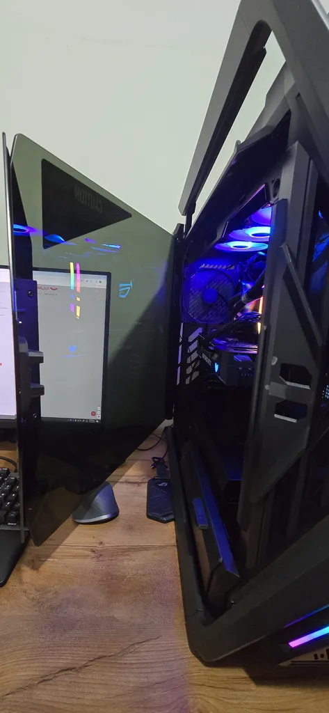 کیس کامپیوتر گیمینگ ایسوس مدل ROG Hyperion GR701