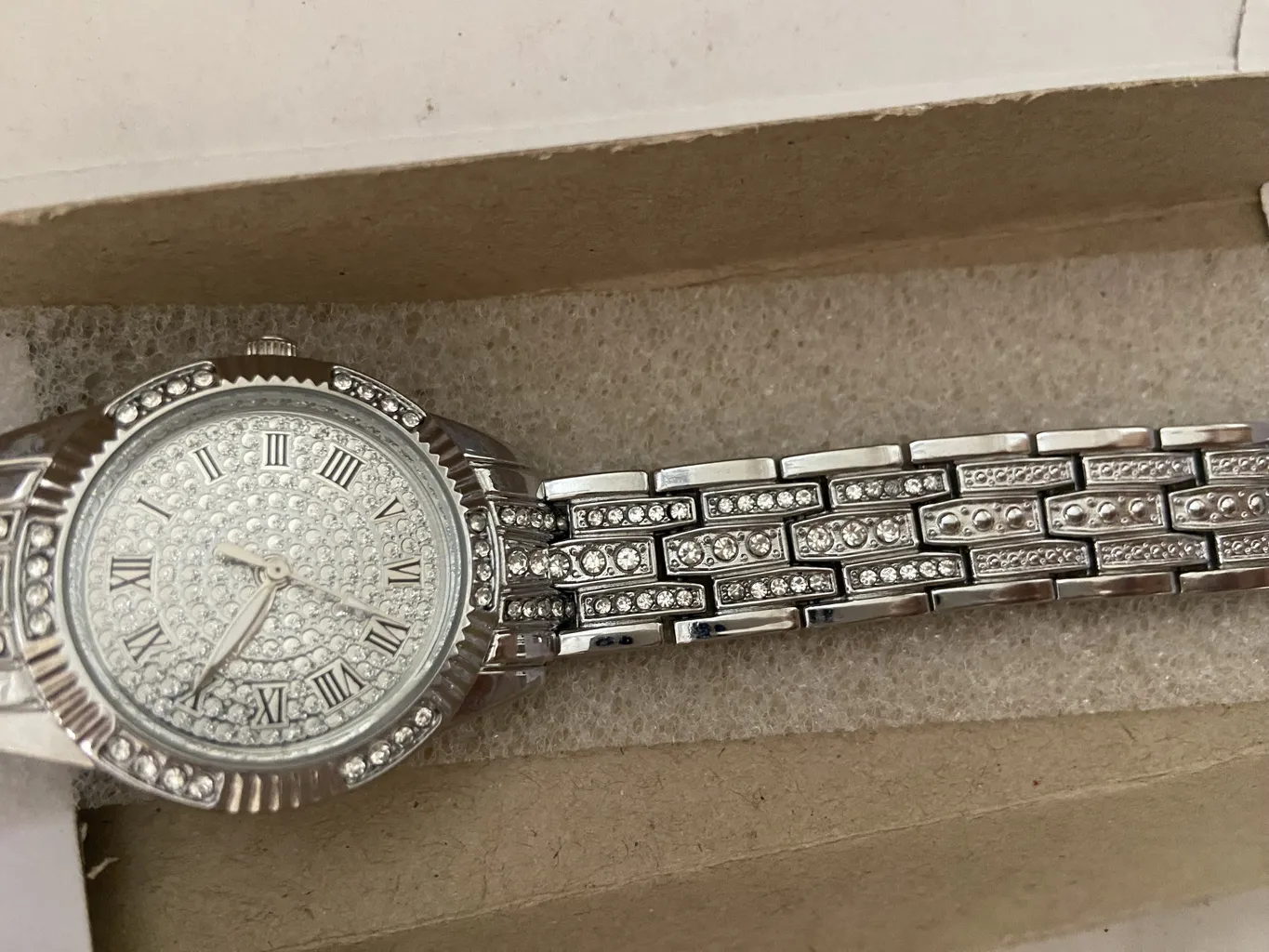 ساعت مچی عقربه ای زنانه مدل فول نگین لوکس کد 1