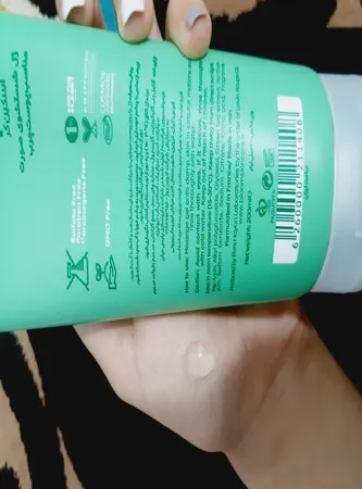 ژل شستشو صورت بلوم مدل عصاره چای سبز مناسب برای پوست چرب حجم 200 میلی لیتر