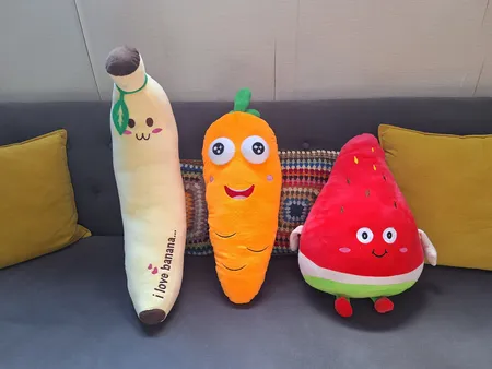 عروسک طرح هویج بالشتی مدل b1 ارتفاع 60 سانتی متر