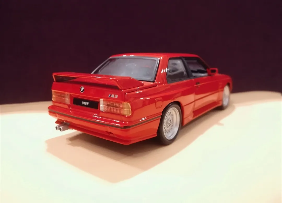 ماکت ماشین بوراگو مدل  BMW 3 Series M3 (E30) 1988