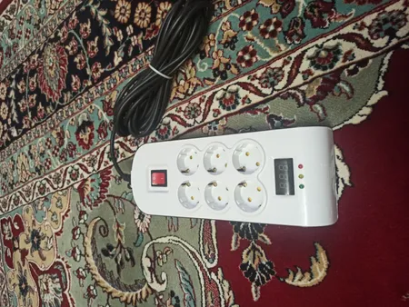محافظ ولتاژ پارت الکتریک مدل PE8796