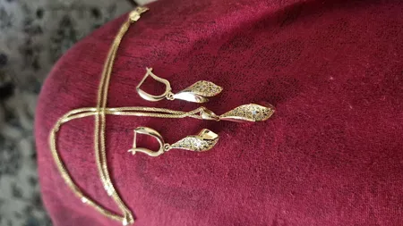 گوشواره طلا 18 عیار زنانه طلای مستجابی مدل مخروطی کد 4021