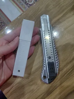 کاتر مدل D-10 به همراه 10عدد تیغه یدک