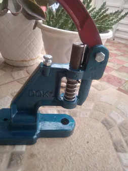 دستگاه پرس دکمه دی او کی مدل m01