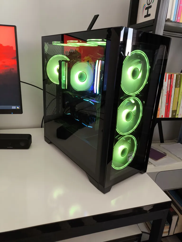 کیس کامپیوتر گرین مدل GRIFFIN G9
