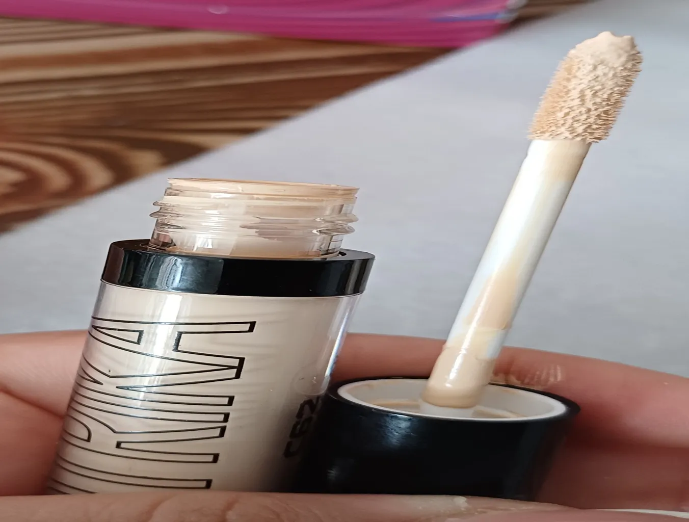 کانسیلر نوتریکا مدل بیوتی شماره c62