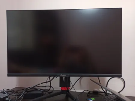 مانيتور گیمینگ 27 اینچ جی پلاس مدل GGM-L277FN، رزولوشن FullHD، پنل IPS، نرخ بروزرسانی 144 هرتز، با نسبت تصویر 16:9، دارای پورت HDMI و DisplayPort و USB و خروجی هدفون