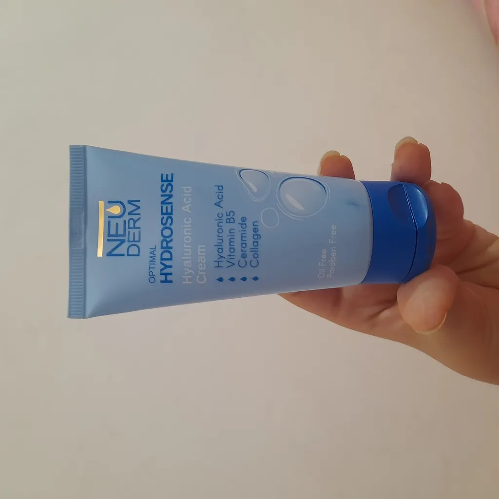 کرم آبرسان نئودرم مدل Hyaluronic-acid حجم 50 میلی‌لیتر