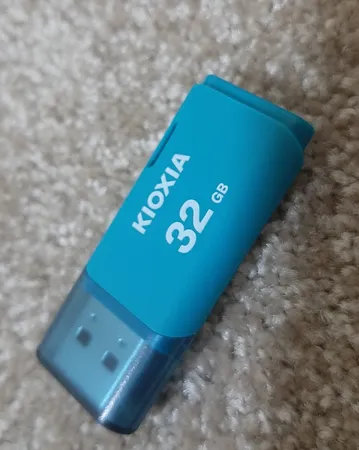 فلش مموری کیوکسیا مدل U202 ظرفیت 32 گیگابایت