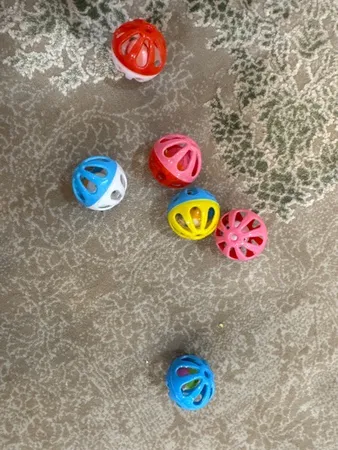 اسباب بازی گربه و سگ توپ زنگوله دار مدل Plastic Bell Balls بسته 6 عددی