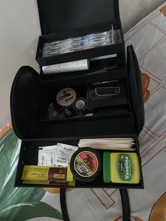 کیف لوازم آرایش و گریم زنانه مدل K.L.A d1