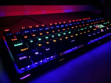 کیبورد گیمینگ ردراگون مدل K208، سوییچ مکانیکال آبی، Full-Size، نورپردازی RGB