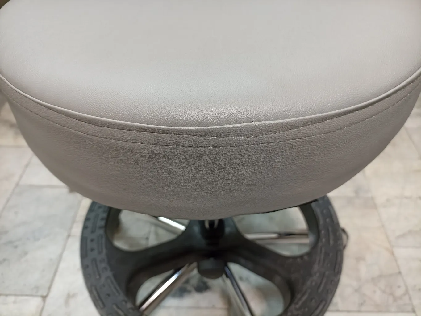 صندلی آزمایشگاهی هیدیکا مبلمان مدل تابوره زیمنسی حلقه دار