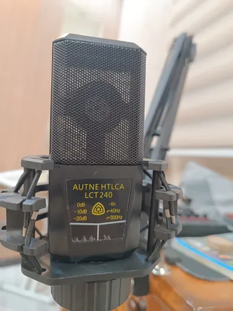 میکروفون استودیویی مدل LCT240  همراه با کارت صدای V8