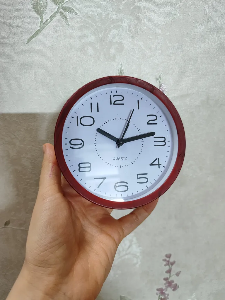 ساعت رومیزی عقربه‌ای مدل 2026