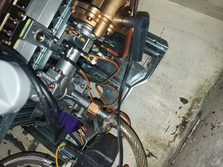 آبگرمکن دیواری بوتان مدل B3215i