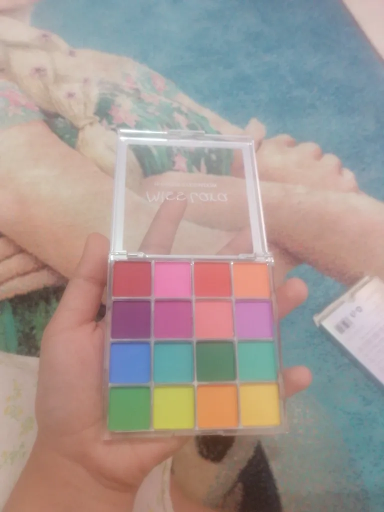 پالت سایه چشم میس لارا مدل رنگین کمان