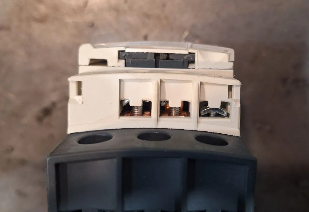 کنتاکتور 32 آمپر اشنایدر مدل LC1D32M7