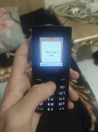 گوشی موبایل جی ال ایکس مدل C66 دو سیم کارت ظرفیت 16 مگابایت