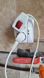 محافظ ولتاژ بهداد الکتریک مدل آنیل