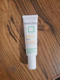 کرم پودر BB درماتیپیک دارای spf 20 رنگ بژ طبیعی حجم 30 میلی لیتر