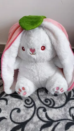 عروسک طرح خرگوش میوه ای مدل توت فرنگی کد 110 ارتفاع 50 سانتی‌ متر