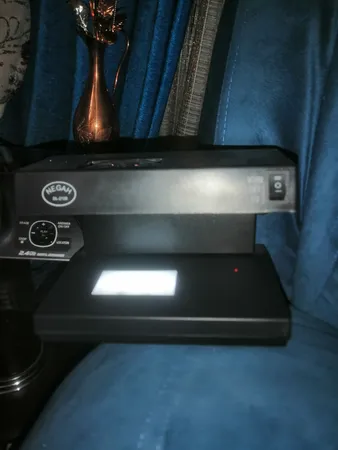 دستگاه تشخیص اصالت اسکناس مدل AD-2138