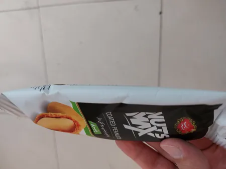 بادام زمینی روکش دار پنیری گلستان - 30 گرم