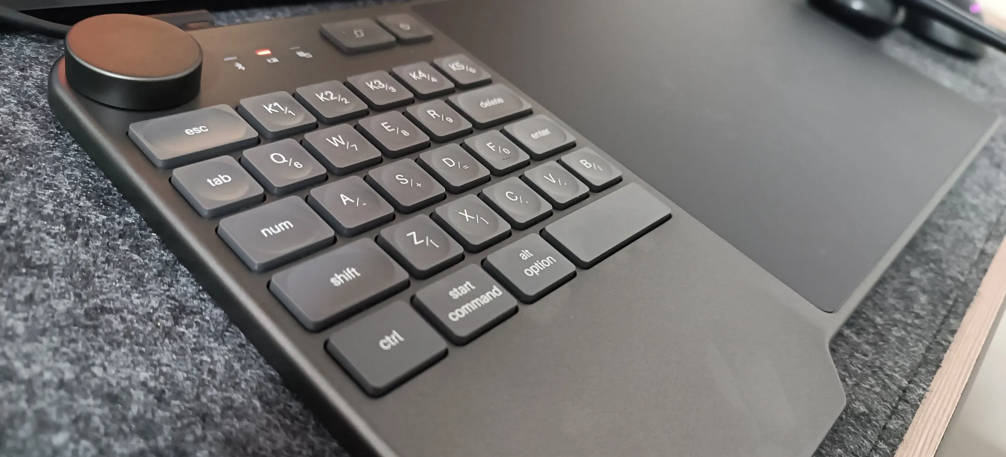 تبلت گرافیکی با صفحه نمایش  8.9  هوئیون مدل KD200