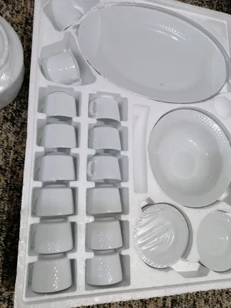 سرویس غذاخوری 102 پارچه چینی زرین ایران سری رادیانس مدل White درجه یک