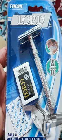 خود تراش لرد مدل L.122C به همراه تیغ یدک لرد مدل Super بسته 10 عددی