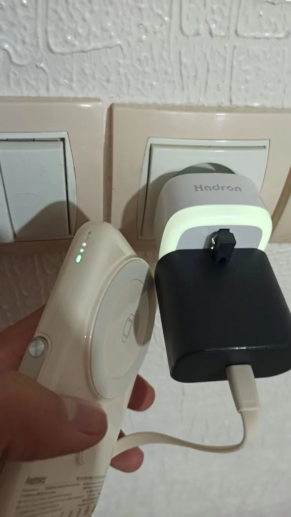 پاوربانک ریمکس مدل MagSafe Wireless Fast Charge MC-05 22.5W ظرفیت 10000 میلی آمپر ساعت