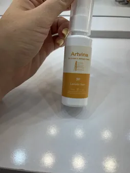 کرم ضد آفتاب بدون رنگ آرت وینا SPF 50 مدل Highly Effective ‌محافظ UVA ،UVB و PA+++، ضد حساسیت، ضد چروک و ضد پیری مناسب انواع پوست‌ حجم 50 میلی‌لیتر