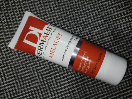 کرم روشن کننده صورت درمالیفت مدل Melalift مناسب انواع پوست حجم 40 میلی لیتر