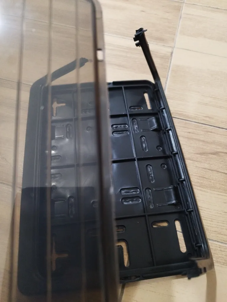 قاب پلاک موتور سیکلت وارون مدل دودی کد B-2-BLK