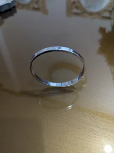 تجریه خرید دستبند طلا 18 عیار زنانه ماوی گالری مدل لاو کارتیه صدف