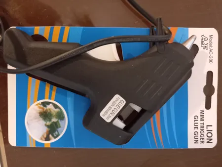 دستگاه چسب تفنگی مدل G-250 به همراه یک عدد چسب حرارتی بزرگ بصورت رایگان