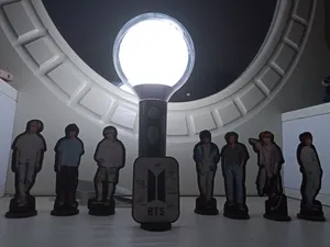 تجریه خرید رقص نور بی تی اس  مدل MAP OF THE SOUL