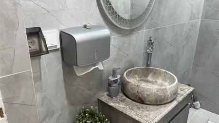 پایه رول دستمال کاغذی ایمن آب مدل ورونا