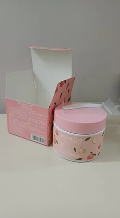 کرم اسکراب صورت و بدن بی آکوا مدل Peach مناسب برای انواع پوست وزن 140 گرم